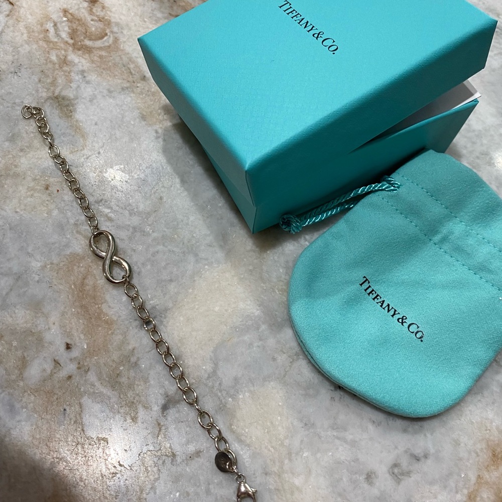 Tiffany & Co. Infinity bracelet 💙